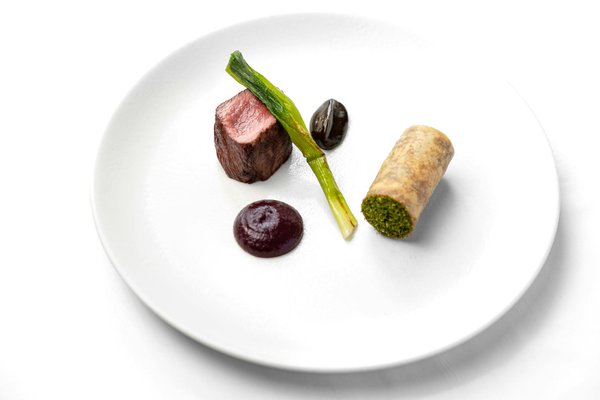 Découvrez les secrets inédits pour réussir une focaccia moelleuse garnie de tomates cerises et parfumée au romarin !